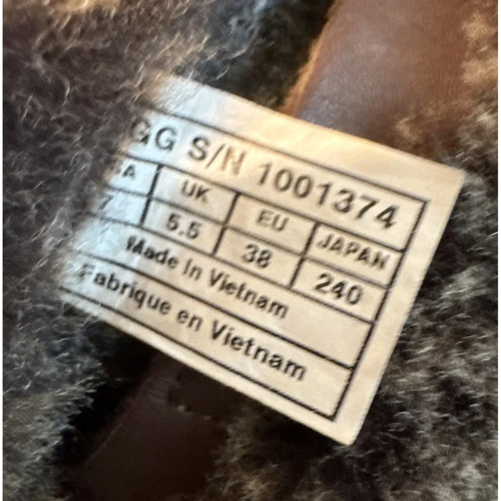 UGG 1001374 brown